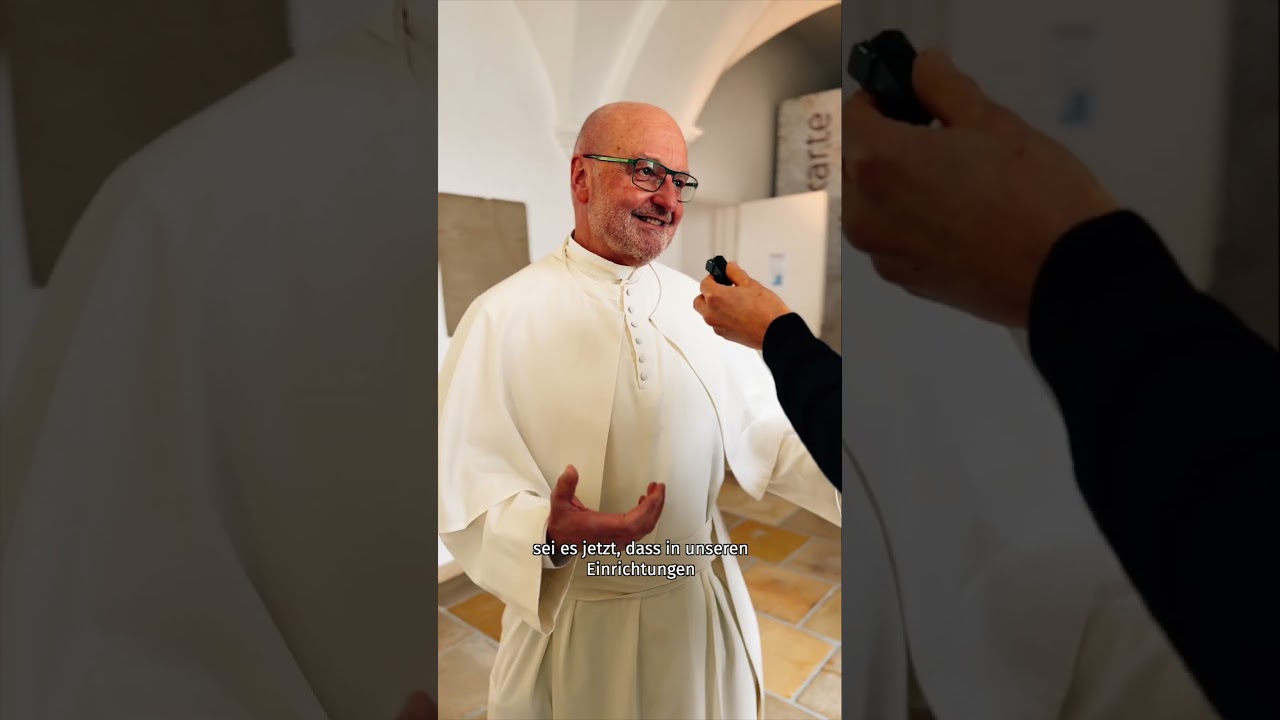 Pater Stefan Kling und Dr. Theo Waigel zur Ausstellung "900 Jahre Klosterort Ursberg"