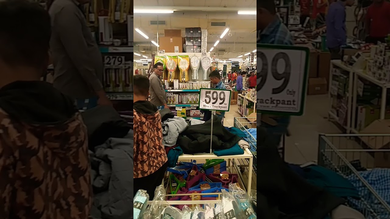 D-MART shopping moll 