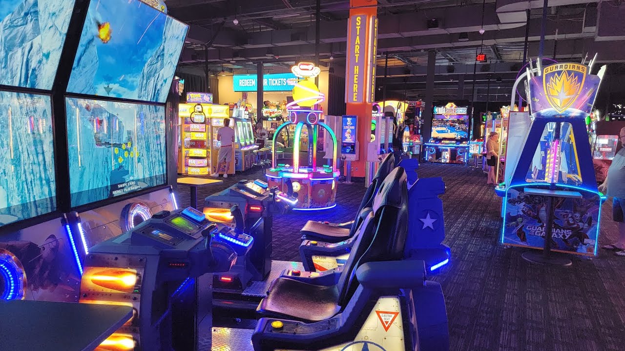 ОБНОВЛЕННАЯ информация о туре по игровым залам Dave and Busters в Ранчо-Мираж, Калифорния.