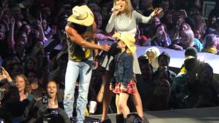 Kenny Chesney & Taylor Swift surprise Nashville crowd with Big Star - 2015