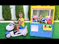 खिलौने बच्चों की कहानी के साथ व्लाद और निकी पंजा मशीन