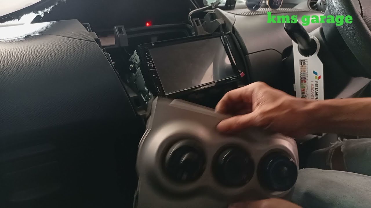 cara ganti lampu tombol ac toyota yaris lama