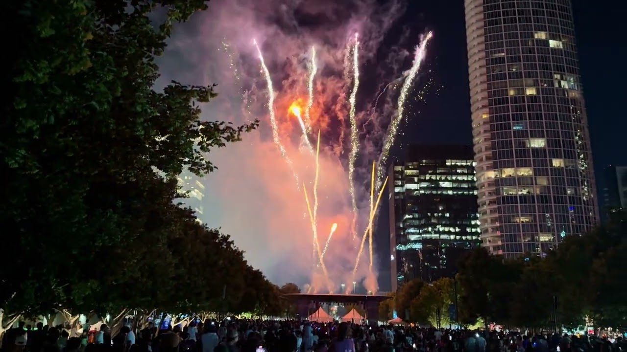 Klyde Warren Park Independent Day celebration Dallas | Nubaid