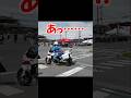 白バイ転倒か…と思ったら、驚異の脚力で立ちごけ回避！ #shorts