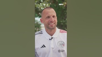 John Heitinga kan nog wel een type Virgil van Dijk gebruiken bij Ajax 🗣️