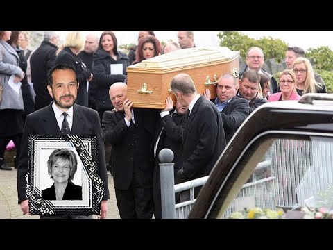Véronique Jannot est décédée à la maison, ses funérailles ont eu lieu, fils semblait s'effondrer.