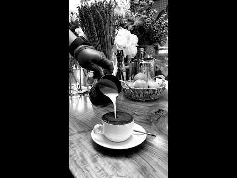 فاضي شويه نشرب قهوه في حته بعيده عازمني على نكته جديده وخلي حساب اضحه عليه حالات واتس