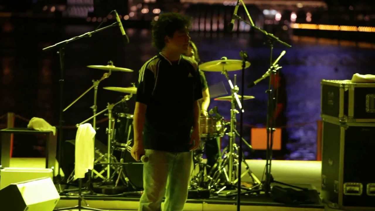 Razorback performs Wolfgang song "Natutulog Kong Mundo"