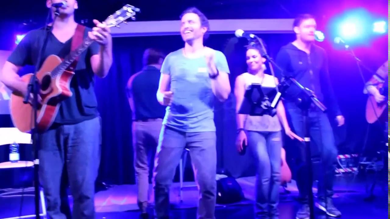 spn cast etc + crowds singing