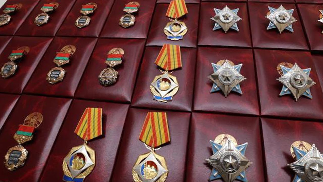 Александр Лукашенко вручил государственные награды во Дворце Независимости