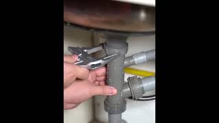 Universal adjustable wrench