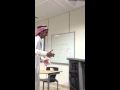 طالب جامعه يفصل على دكتور في الجامعة 