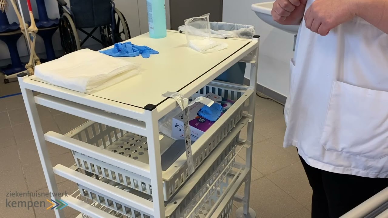 Uitvoeren eenmalige katheterisatie met standaardsonde bij de vrouw