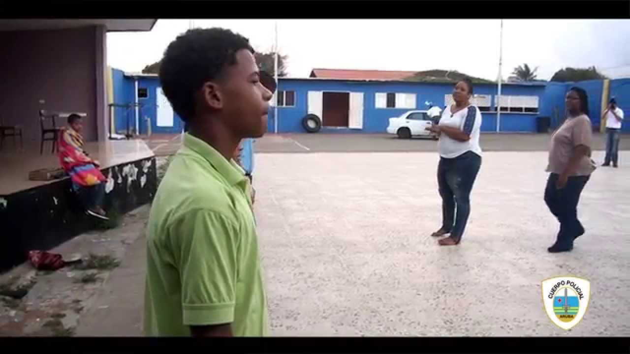 Polis a asisti pa saca muchanan for di Aruba Boot Camp