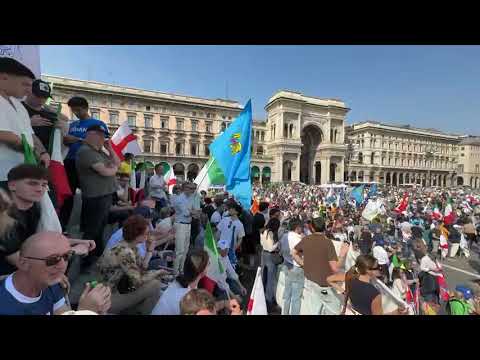 Video Milano, manifestazione piazza Duomo