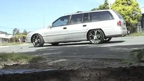 Holden commodore berlina V8 VS 5.0l wagon burnout