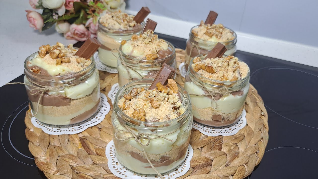 Pudinga monte në gota në shkurt kohë që shijojnë shumë ☕️🍧🍮