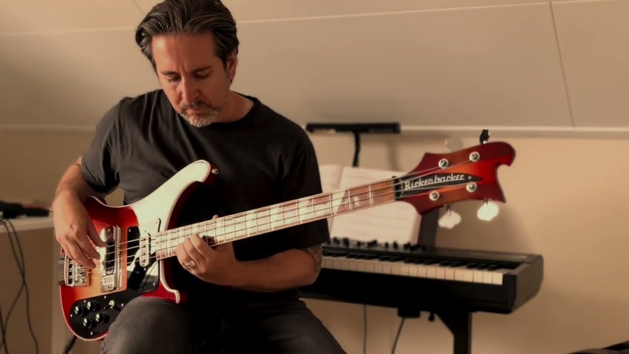 Rush: Show Don't Tell (1989) Bass solo by Geddy Lee. Rickenbacker 4003 