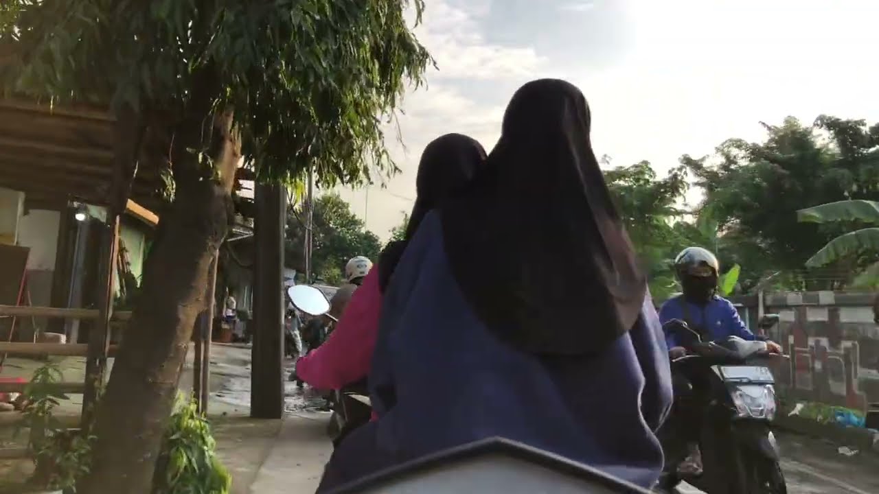 Suasana jalan ngabuburit sore di Kunciran | Tangerang