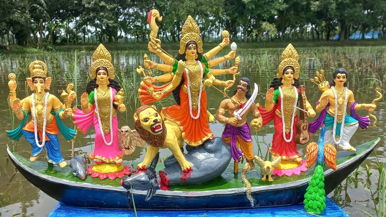নৌকার উপর মাটি দিয়ে দুর্গা প্রতিমা বানানো | Durga Idol Making on Boat | Complete Tutorial