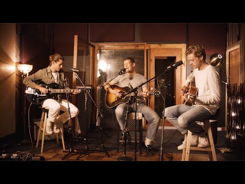 Putar Nothing Comes Easy (Unplugged) - Sons Of The East