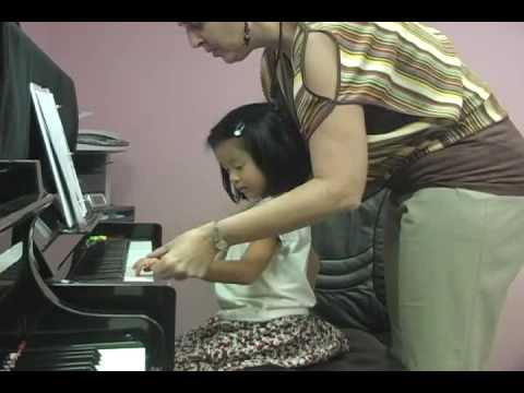 Piano Lessons. First lessons of non legato. Kargan...