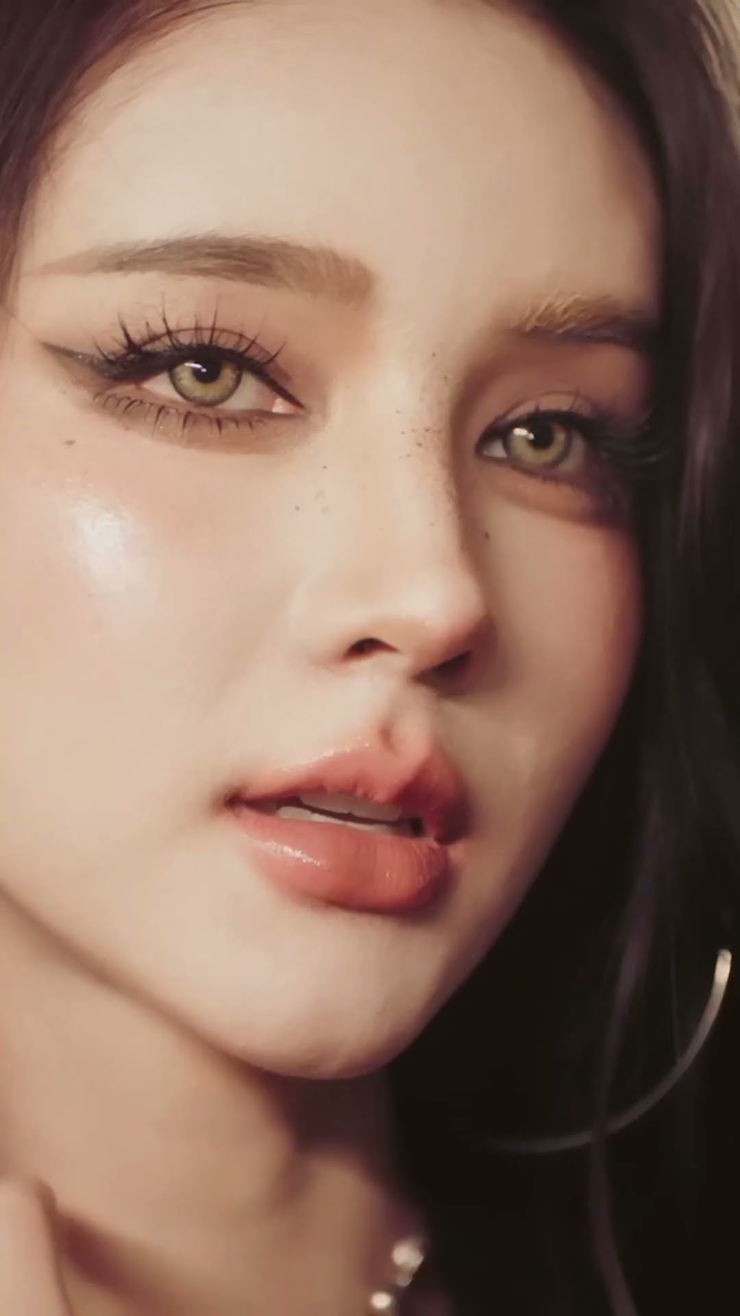 อากาศจะหนาวแค่ไหน ก็ต้องละลายเมื่อได้ฟังเพลงนี้! | ละลาย (LALALYE) - DAOU PITTAYA  | #shorts | one31