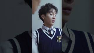 School bully pays attention to his brother's girlfriend#爱情 #校园#中国电视剧