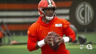 Browns QB Deshaun Watson rests throwing shoulder at practice