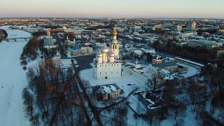 Вечерняя Вологда . Полет от моста 800 летия к Вологодскому кремлю . Центр Вологды с высоты . 4к.