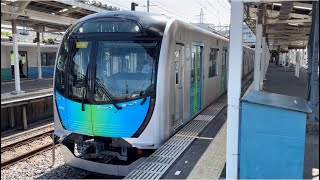 西武40050系40155編成が回送電車として警笛を鳴らして小手指駅3番線を発車するシーン（回12M）2024.4.28.9:54