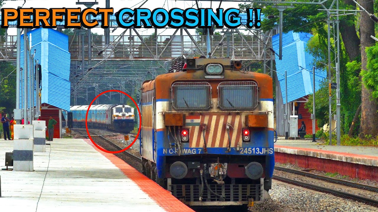 PERFECT CROSSING !! BEAUTIFUL ELECTRIC Loco and HUMSAFAR EXPRESS | Indian Railways Train Videos