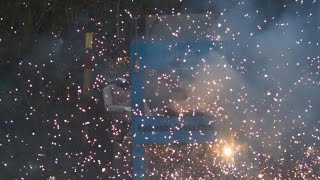 Crushing fireworks with hydraulic press