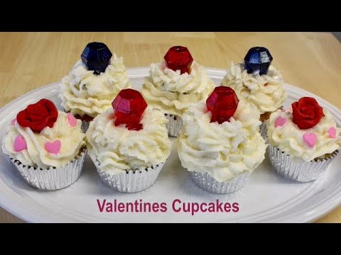 Decorating Valentines Cupcakes