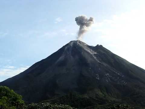 Arenal Volcano Eruption - YouTube