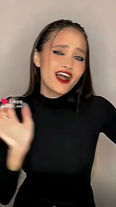А то и я, я улыбаюсь будто Mona Liza. Вокруг меня подонки и подлизы ...