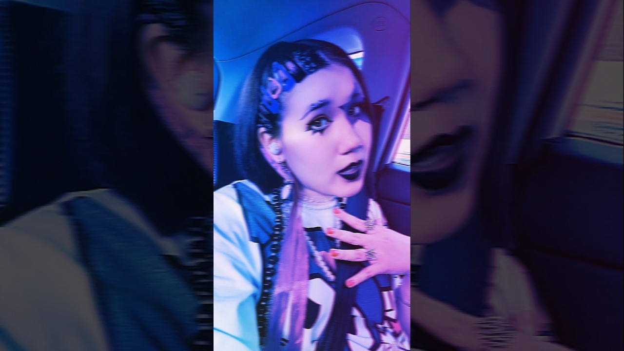 Pretend that you love me! 