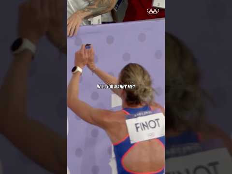 Right after breaking the European steeplechase record, Alice Finot proposed with an Olympic pin. ❤️