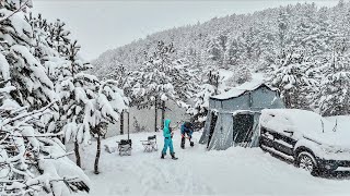 ГОРЯЧИЙ ПАЛАТОЧНЫЙ КЕМПИНГ В СИЛЬНОМ СНЕГУ С ДРОВЯНОЙ ПЕЧЬЮ