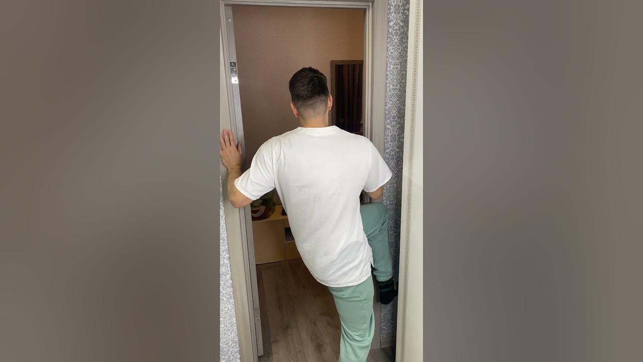 Хлопают подъездные двери. Цепочка на входную дверь. Громче дверь. Фильм двери открыты двери закрыты. Громче дверь.