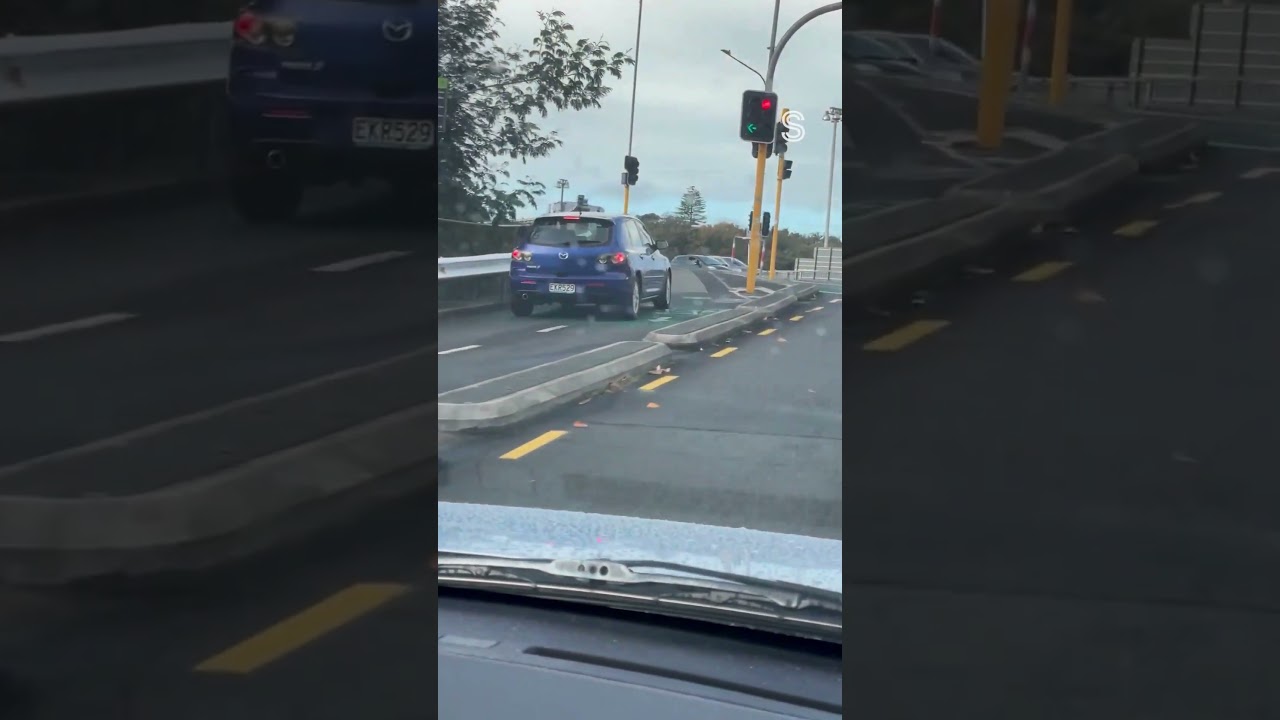 Driver faces $150 fine after being filmed in dedicated Auckland bike lane | Stuff.co.nz