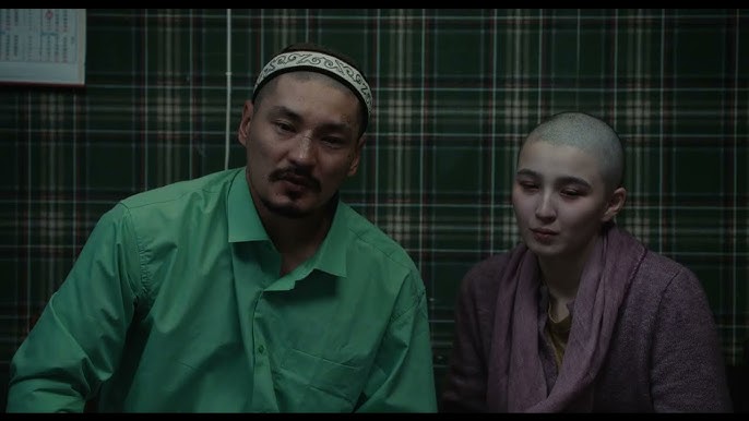 Баба фотоларды сорып алады