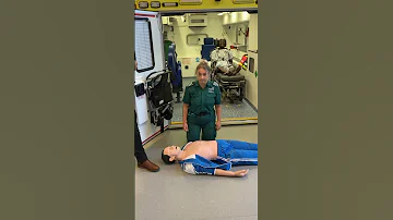 How To Do CPR WorldHeartDay CPR CovUni CoventryUniversity 
