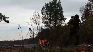 Взрыв газового баллона на природе.