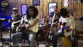 Musisi Lombok Tengah (JOKER BAND) Menyanyikan Lagu U2 -  I Still Haven't Found What I'm Looking For