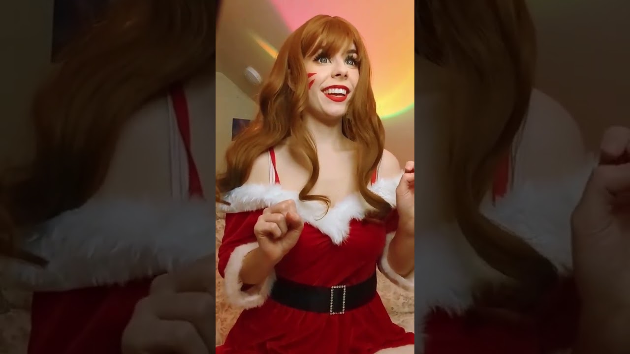 CHRISTMAS COSPLAY! 🎅Festive DVA Overwatch meme #cosplay #overwatch