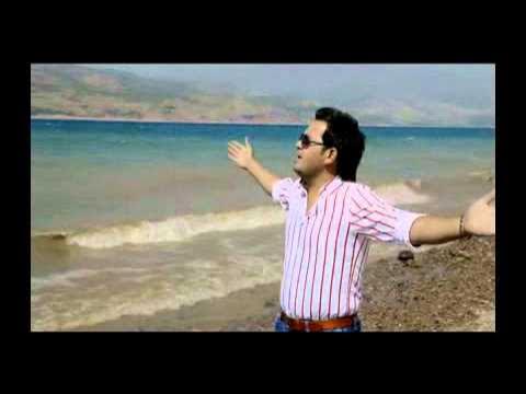 Yigitlarning bir-birini sikishini tomosha qiling