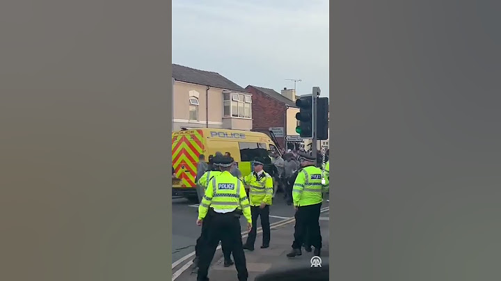 Violent clashes erupt in Southport as police confront protesters after knife attack killing 3 girls