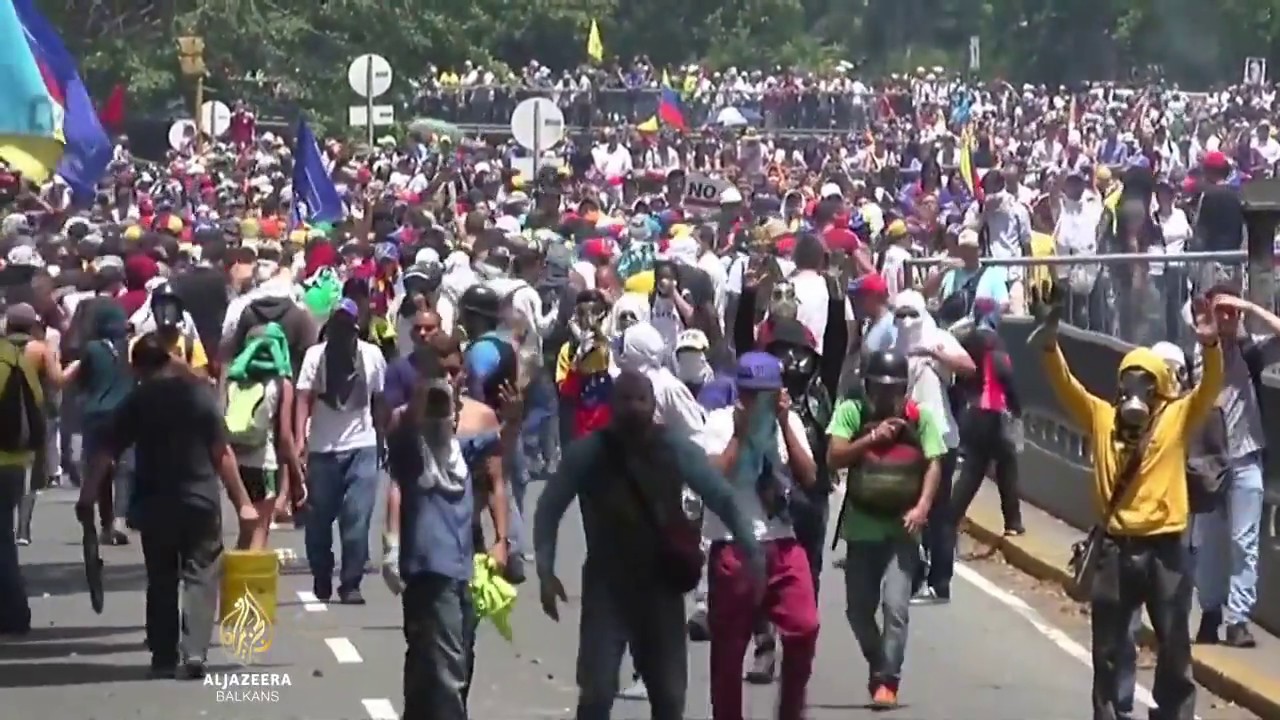فنزويلا: آلاف المتظاهرين يحتجون ضد الرئيس