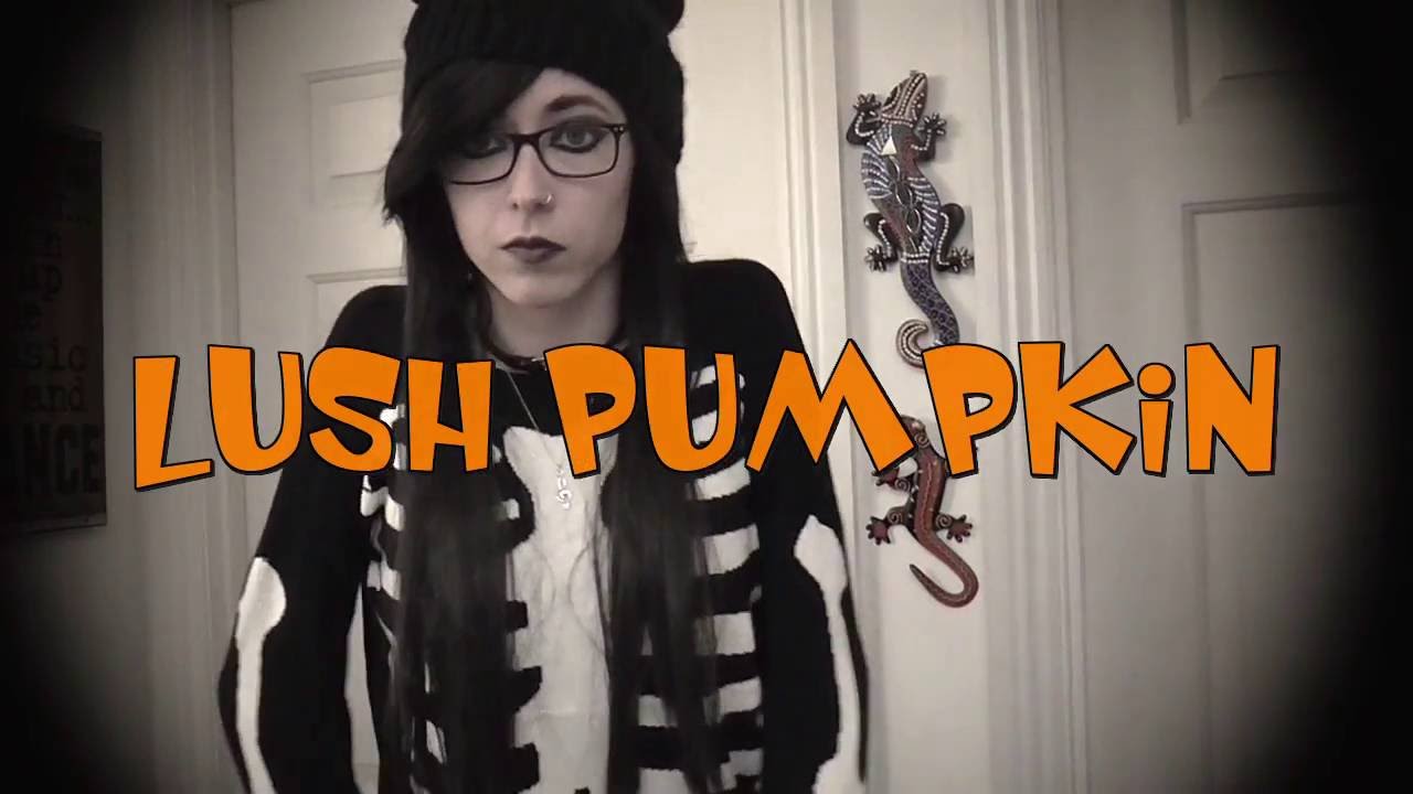 Opening my LUSH Pumpkin - Lushoween ~ hannahbearshark